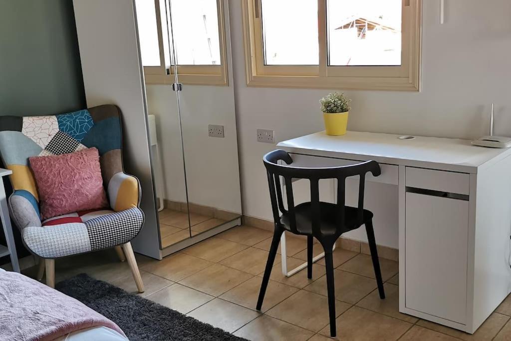 Pretty And Quiet Studio, With Wifi And Parking Limasol Buitenkant foto